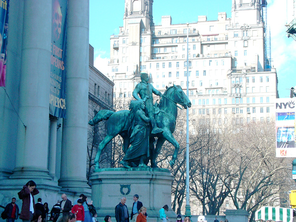 Musee-histoire-naturelle-facade-new-york-2