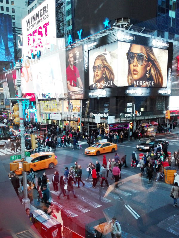 points-de-vue-times-square-aeropostal