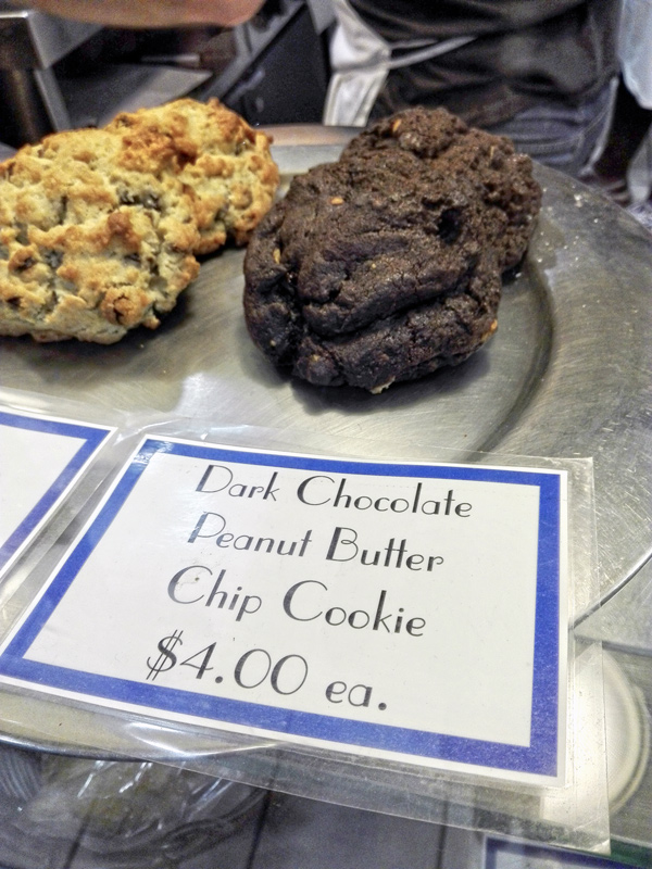 dark chocolate peanut butter chip cookie levain bakery